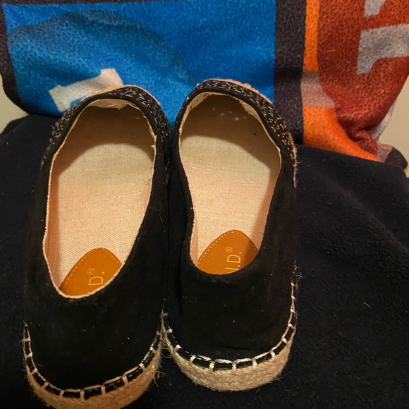 Shoes - Picture 6 of 8